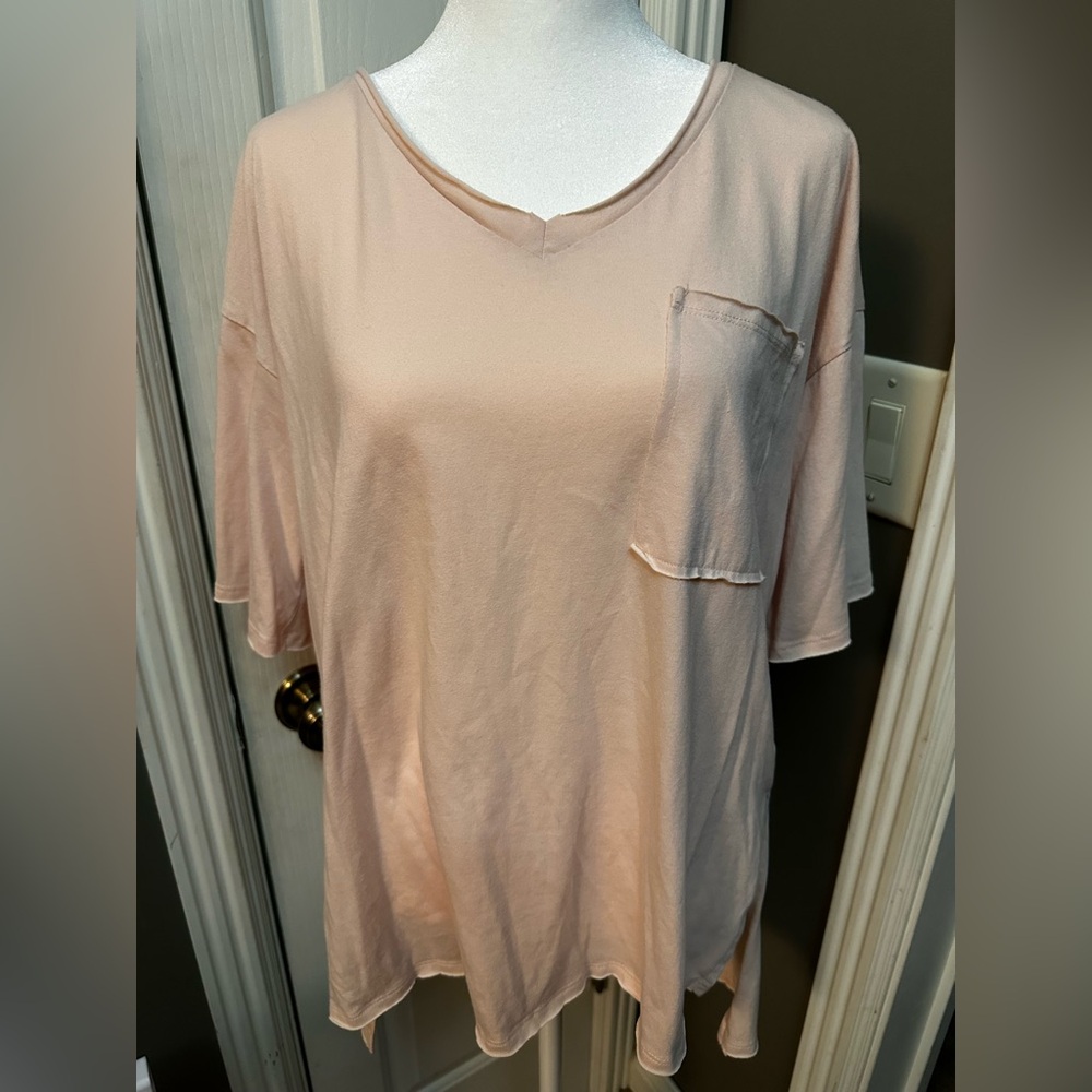 Zenana oversized front pocket raw edge boyfriend tee medium light pink
